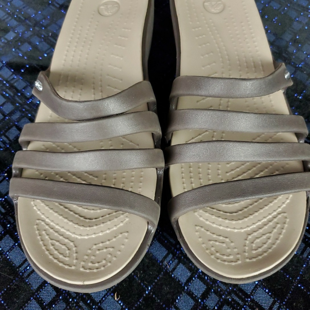 Crocs wedges sandals Grey beige Sz W9 - Picture 3 of 7